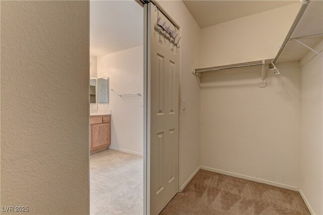 Building Photo - 10403 Madagascar Palm St