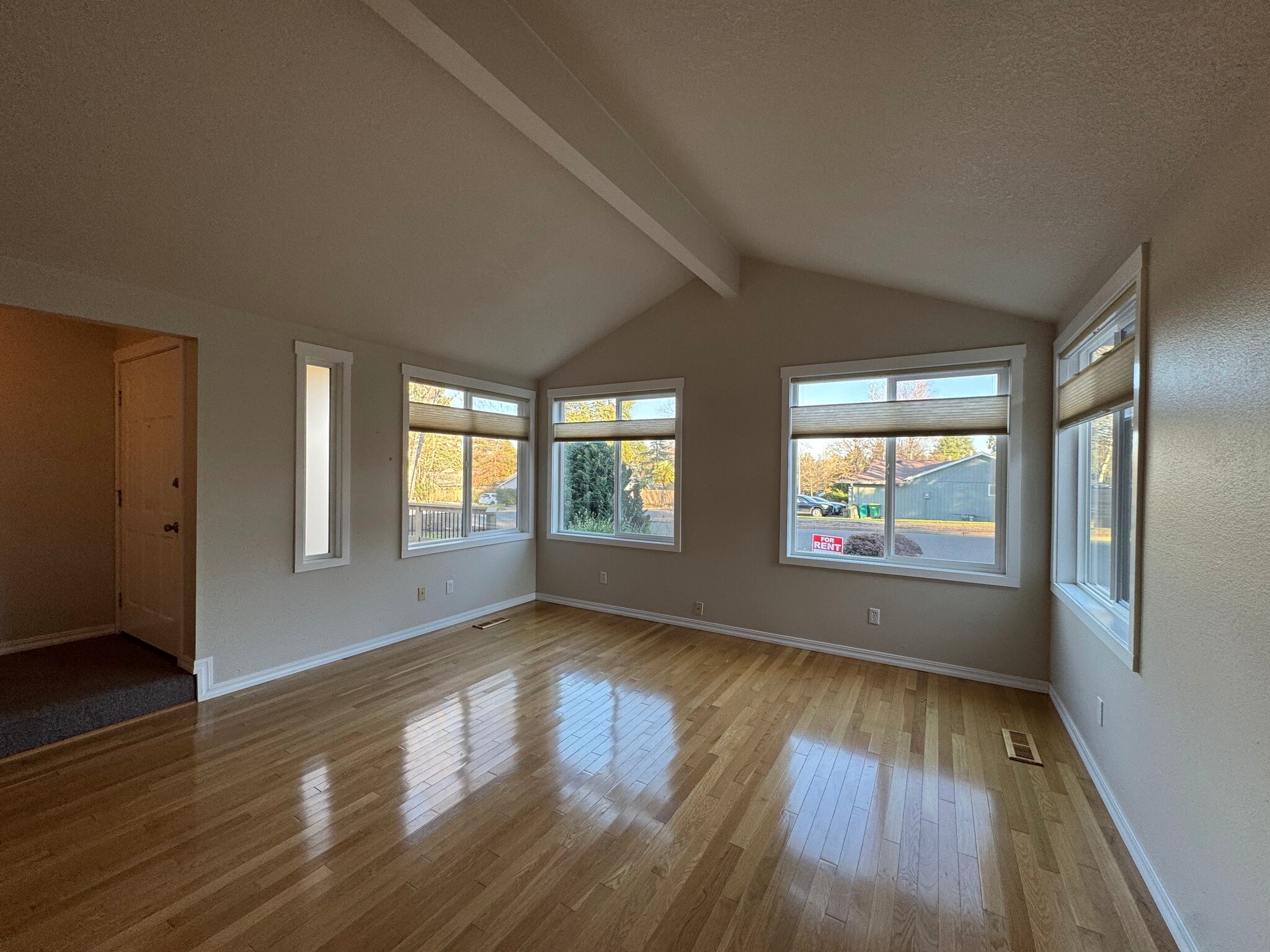 Building Photo - 9775 SW Robbins Dr