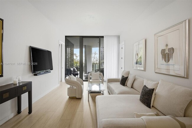 Building Photo - 2831 S Bayshore Dr