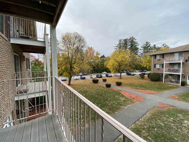 Building Photo - 385 Huse Rd