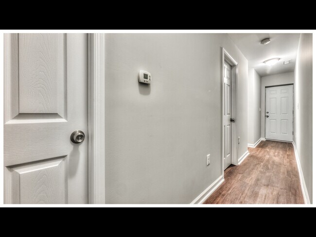 Building Photo - 119 Main St