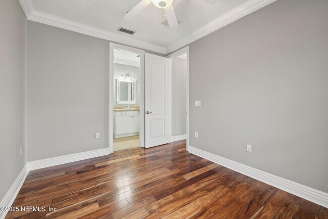 Building Photo - 137 3rd St S