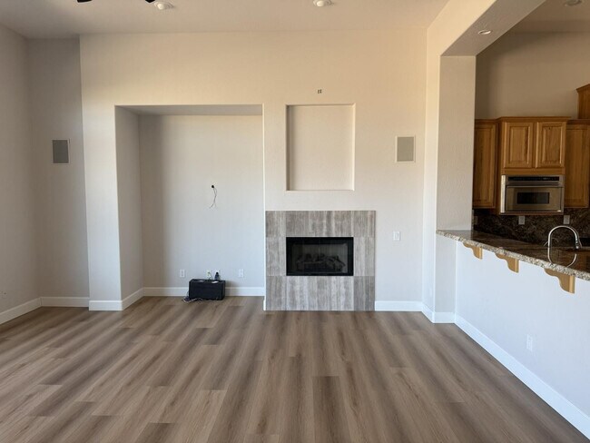 Building Photo - 42107 N Mountain Cove Dr