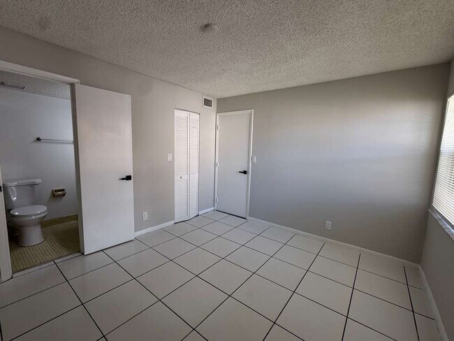 Building Photo - Spacious 2BR/2BA Condo near Universities, ...