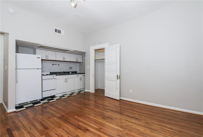 Building Photo - 920 Greenwood Ave NE