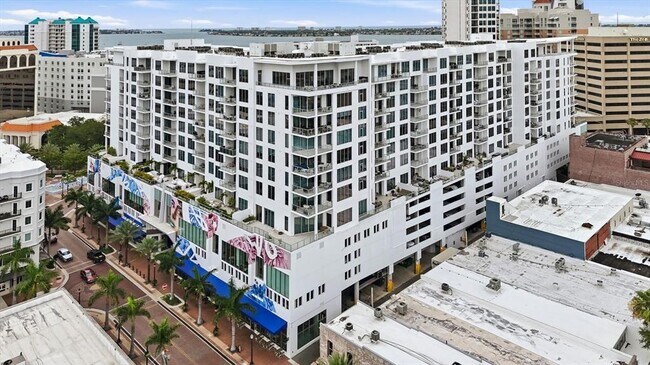 Building Photo - 111 S Pineapple Ave
