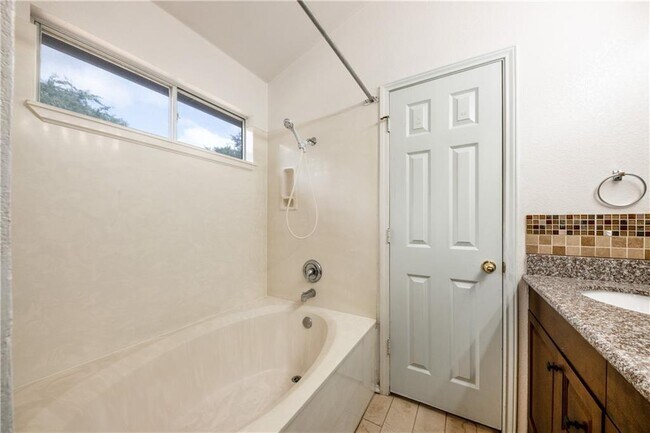 Building Photo - 902 Mammoth Ct
