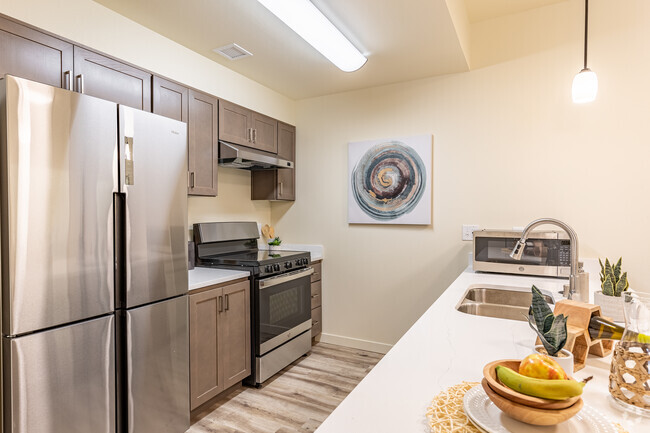 2BR, 2BA - 1035SF - The Jax Apartments