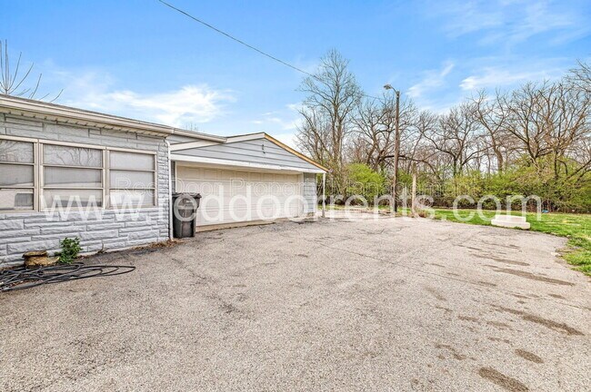 Building Photo - 5563 E 34th St