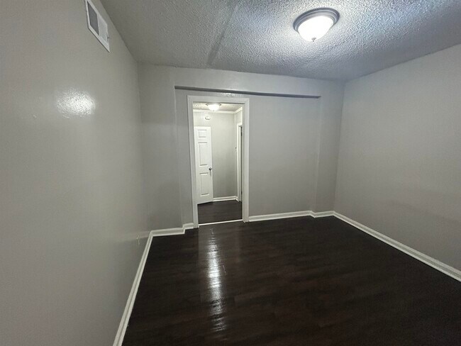 Building Photo - 2926 Mimosa Ave