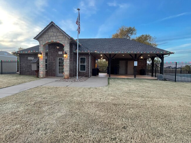 Building Photo - Deer Creek Schools