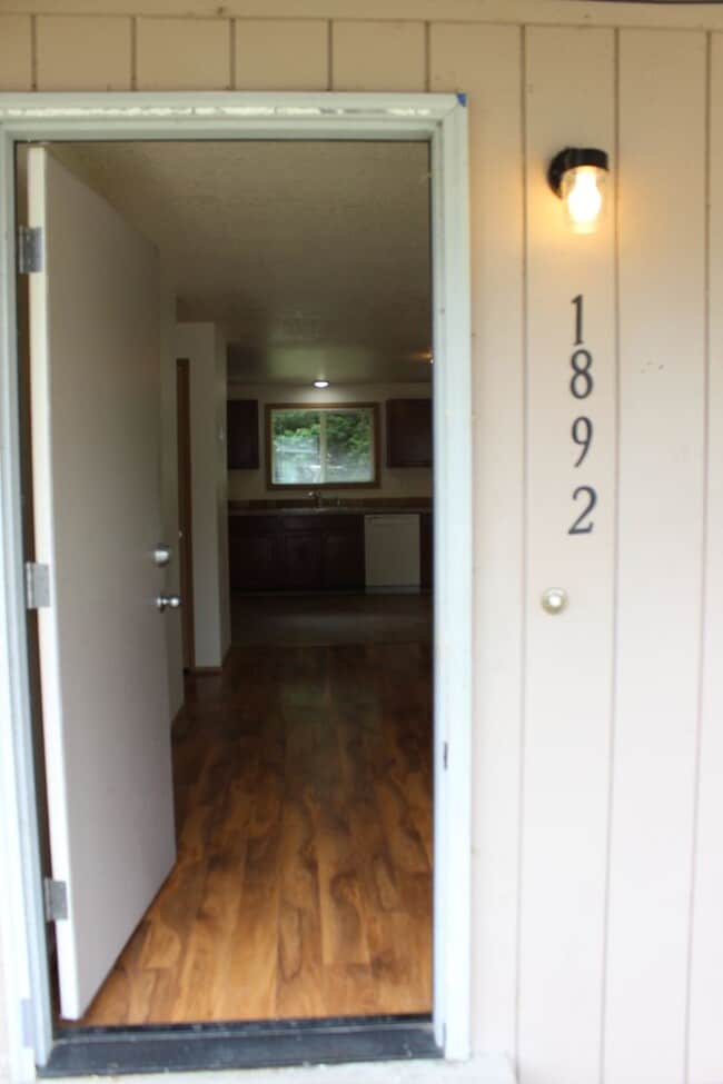 Building Photo - 3 or 4 bedroom, 2 bath updated home in Hillsboro near Intel Jones Farm