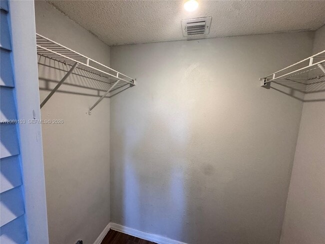Building Photo - 9909 Westwood Dr