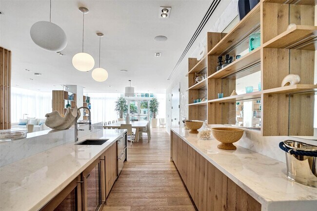 Building Photo - 401 N Birch Rd