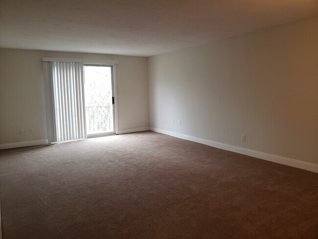 Building Photo - 6 Kennedy Ln