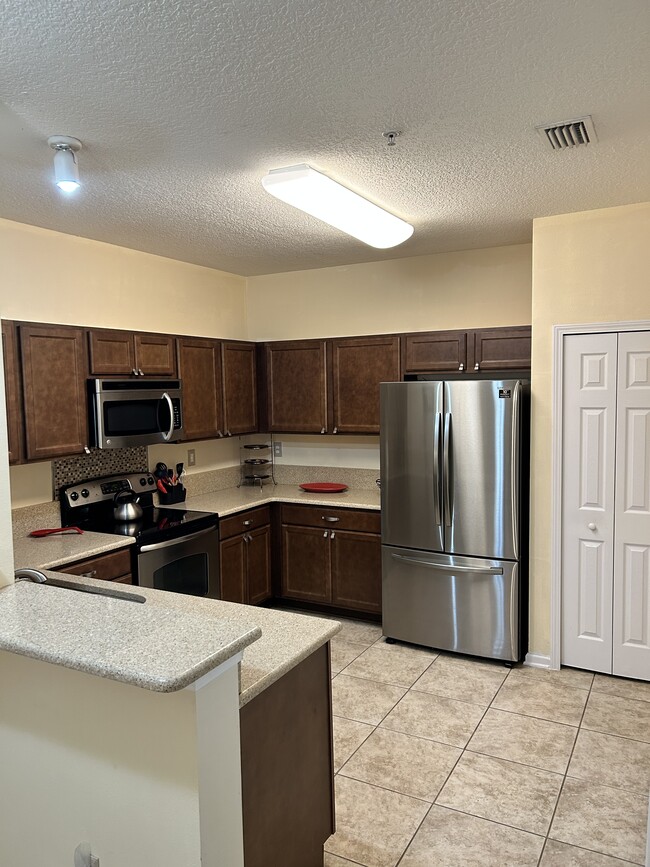Building Photo - 2275 Golden Lake Loop