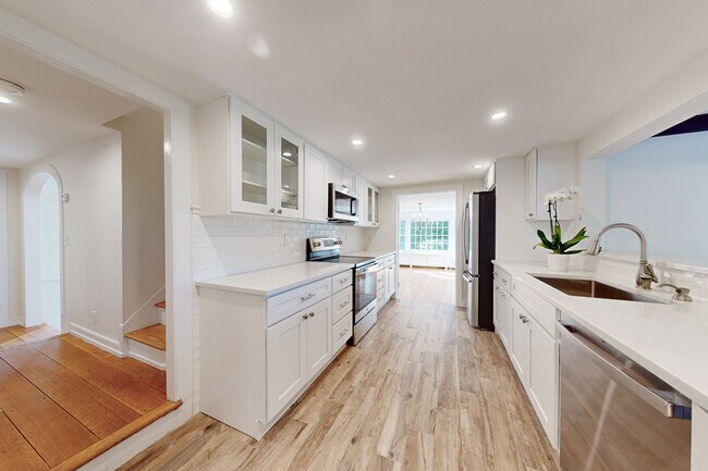 Building Photo - 88 5 Mile River Rd