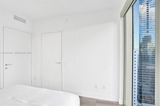 Building Photo - 1300 Brickell Bay Dr