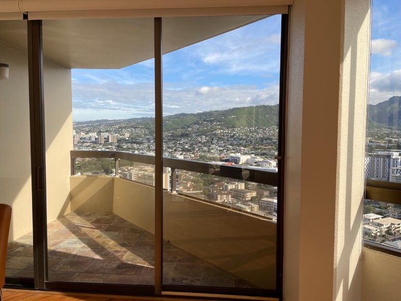 Building Photo - 2499 Kapiolani Blvd