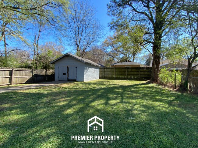 Building Photo - Vibrant 3BR Home near Midtown Memphis | Fireplace, Hardwood Floors & Fenced Yard