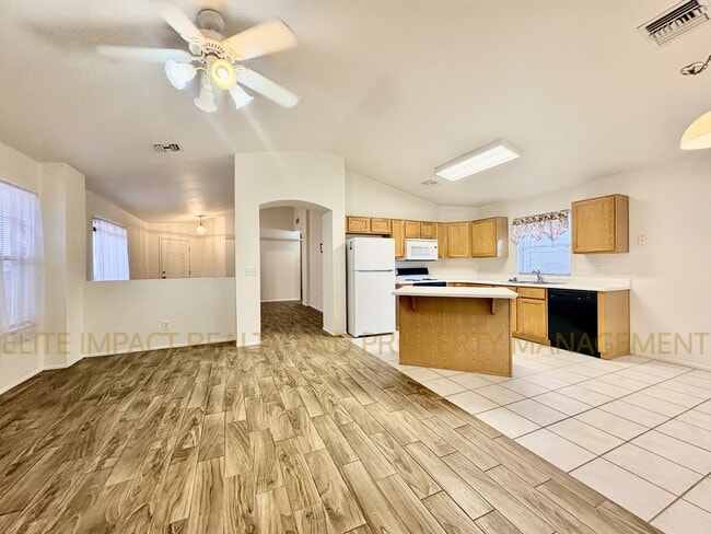 Building Photo - 9073 E Muleshoe St