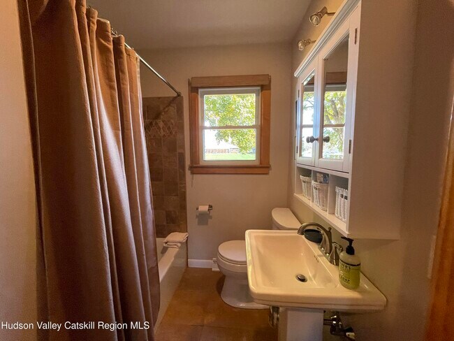 Building Photo - 37 Garage Place Rd