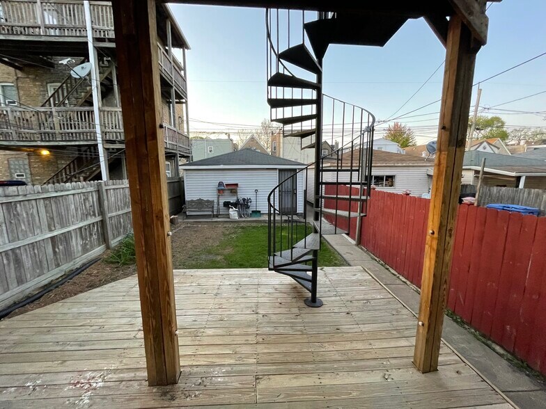 Building Photo - 3450 W Le Moyne St