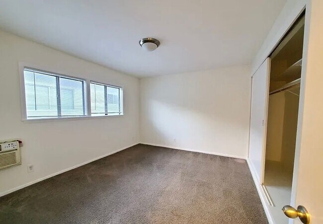 Building Photo - 5747 La Mirada Ave