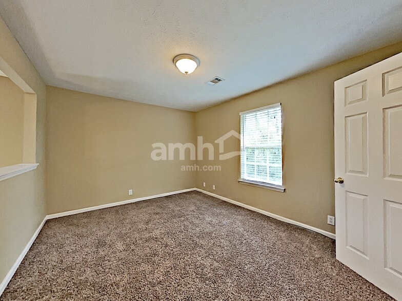 Building Photo - 661 Sugar Mill Dr