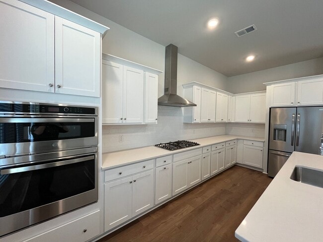 Building Photo - Stunning 4 Bedroom 4.5 Bath Home In Summer's Corner~