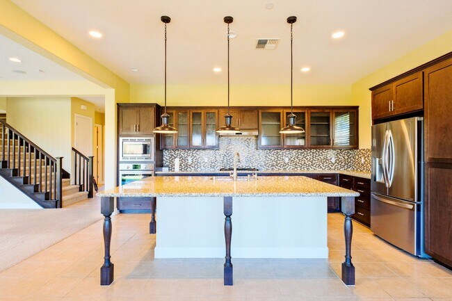 Building Photo - Stunning 5 bedroom, 4 bathroom house locat...