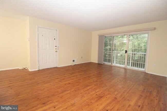 Building Photo - 58 CHAMBORD Ct