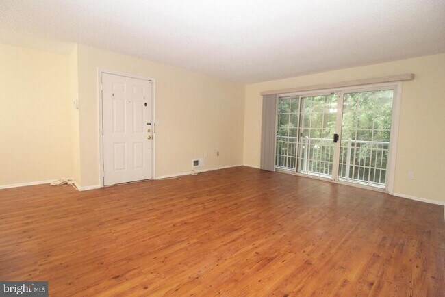 Building Photo - 58 Chambord Ct