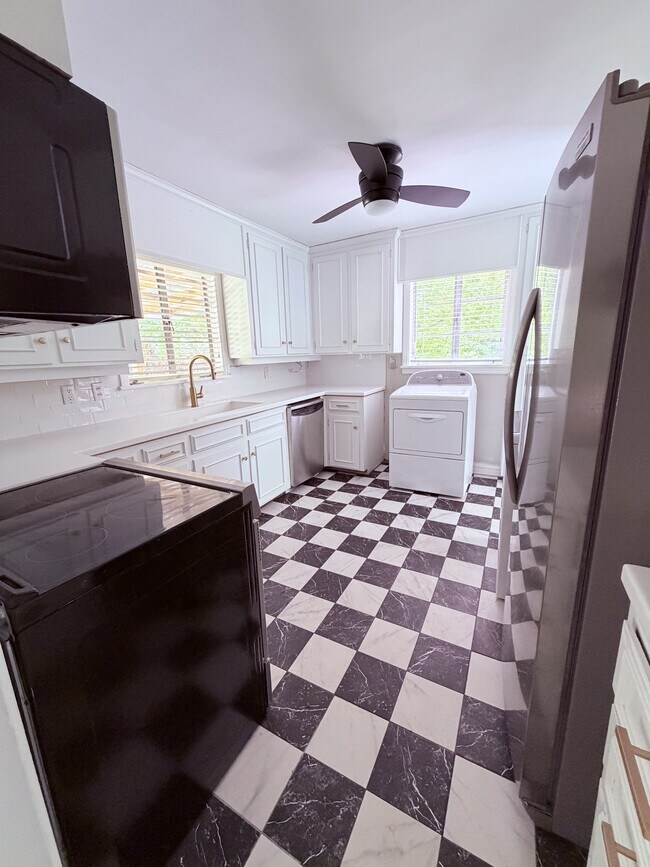 Building Photo - 13 Brookside Dr