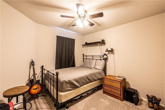 Building Photo - Fantastic 3 Bedroom Home
