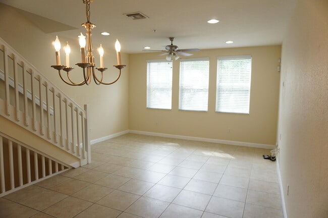 Building Photo - 883 Millbrae Ct