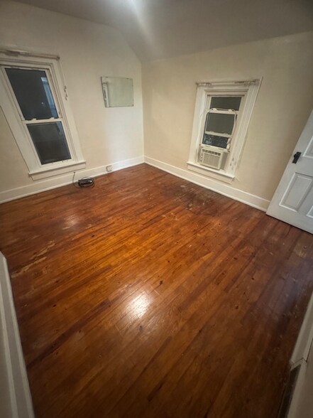 Building Photo - 403.5 Brownell St