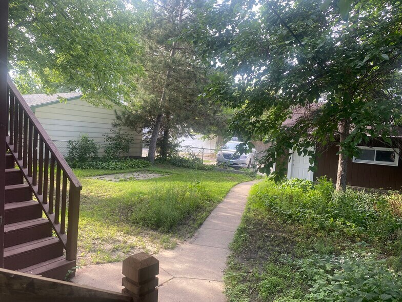 backyard - 419 Broadway St NE