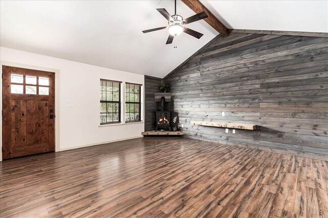 Building Photo - 408 Breezing Ln