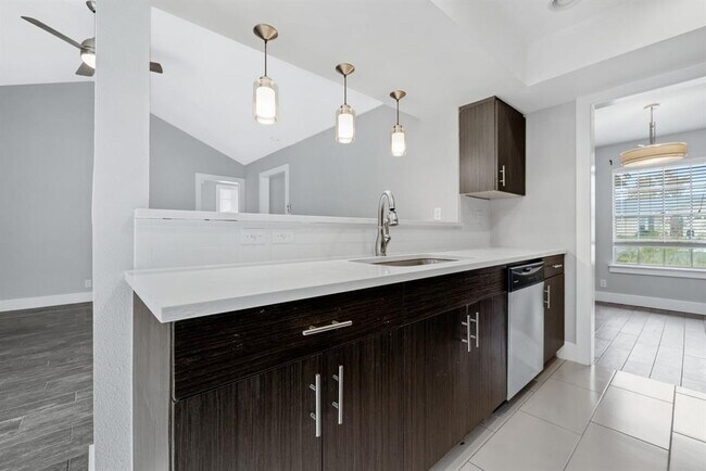 Building Photo - 3910 Hillside Dr