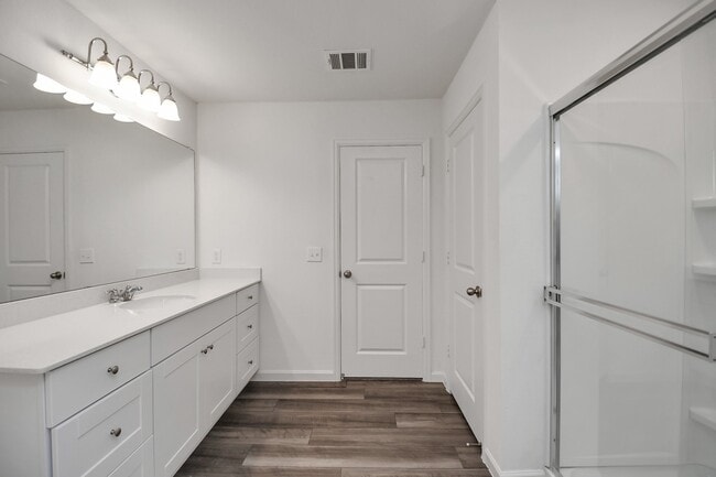 Building Photo - 4910 Highland Spgs Dr