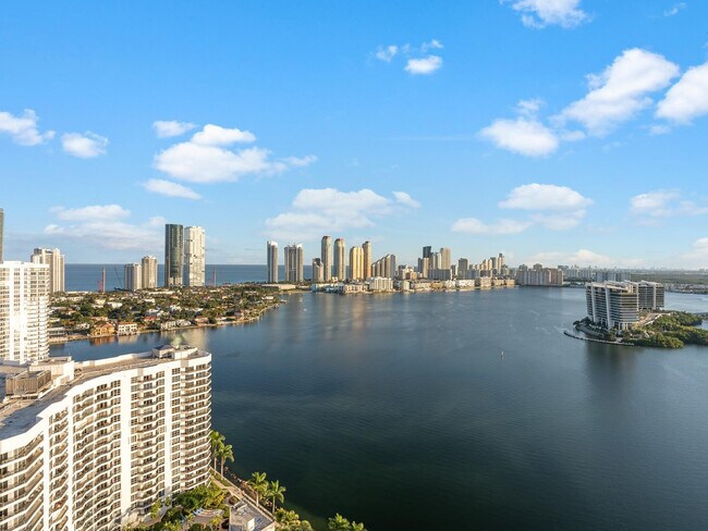 Building Photo - 3530 Mystic Pointe Dr