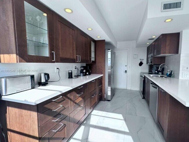 Building Photo - 3161 S Ocean Dr