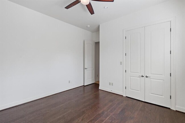 Building Photo - 8917 Villa Norte Dr