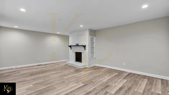 Building Photo - 605 Apple St