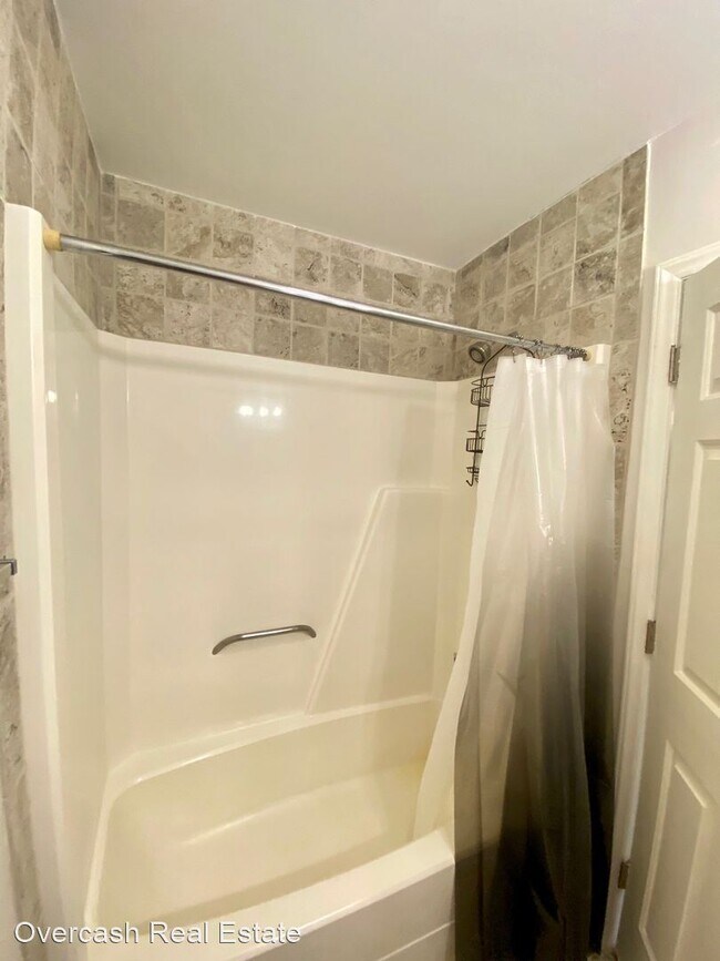 Building Photo - 2 br, 2 bath House - 123 Carriage House Drive