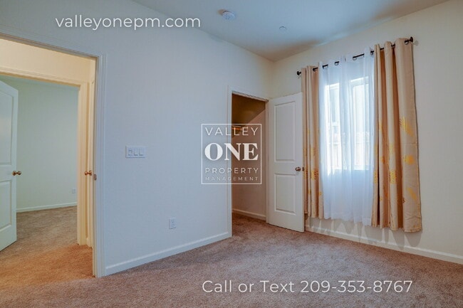 Building Photo - 644 Cheshire Dr