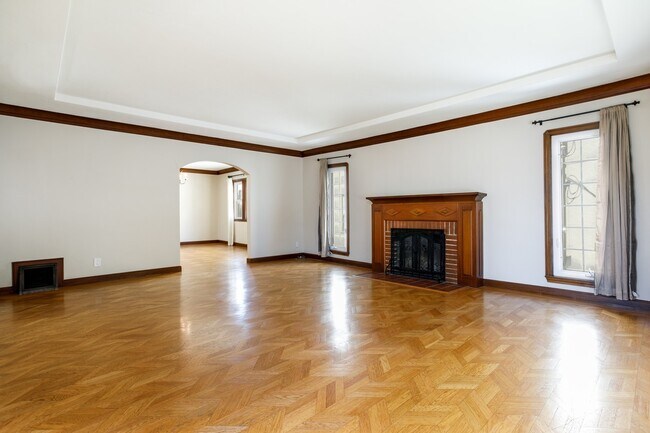 Building Photo - 818 Collier Dr
