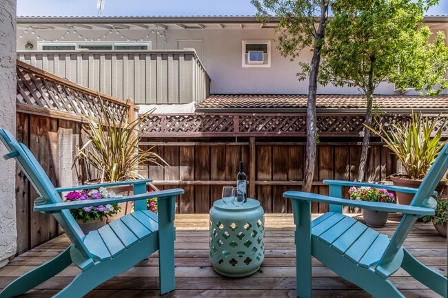 Building Photo - Downtown Los Altos Luxury Townhome