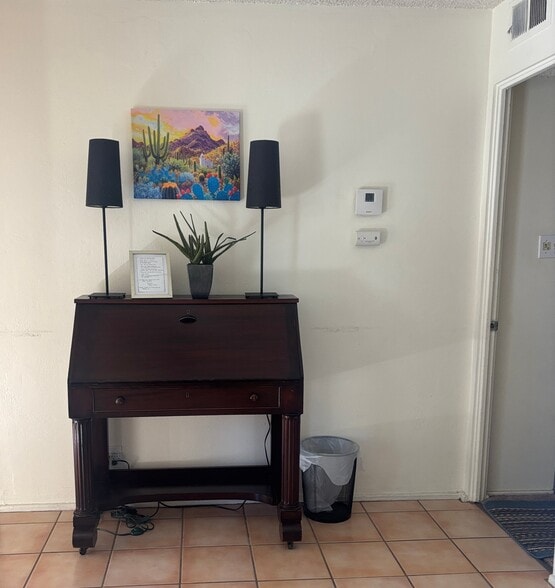 Building Photo - 6 W Greenock Dr